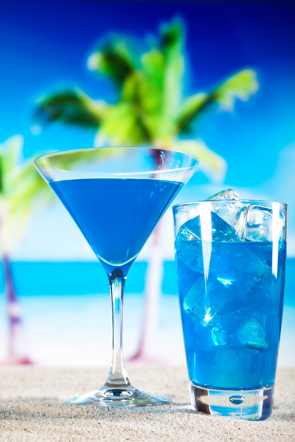 海灘風情與酒精飲料 天然色彩的完美融合